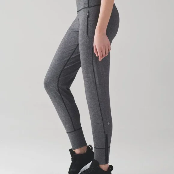 Rare Lululemon Fresh Tracks Pant II (W5AMFS) Luxtreme in Heathered Black, Size 6 - Picture 16 of 17